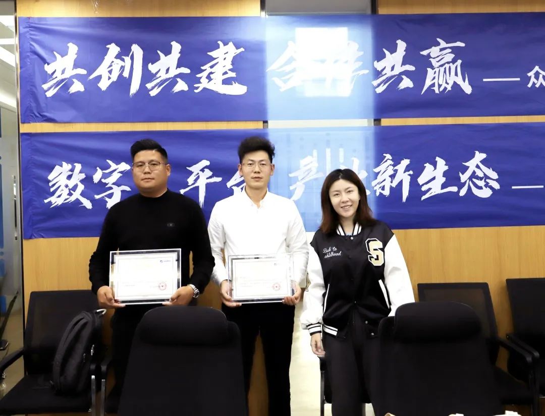 乐鱼在线登录入口-乐鱼(中国)
高级副总裁山海授予商户“乐鱼在线登录入口-乐鱼(中国)
特邀顾问”荣誉.jpg